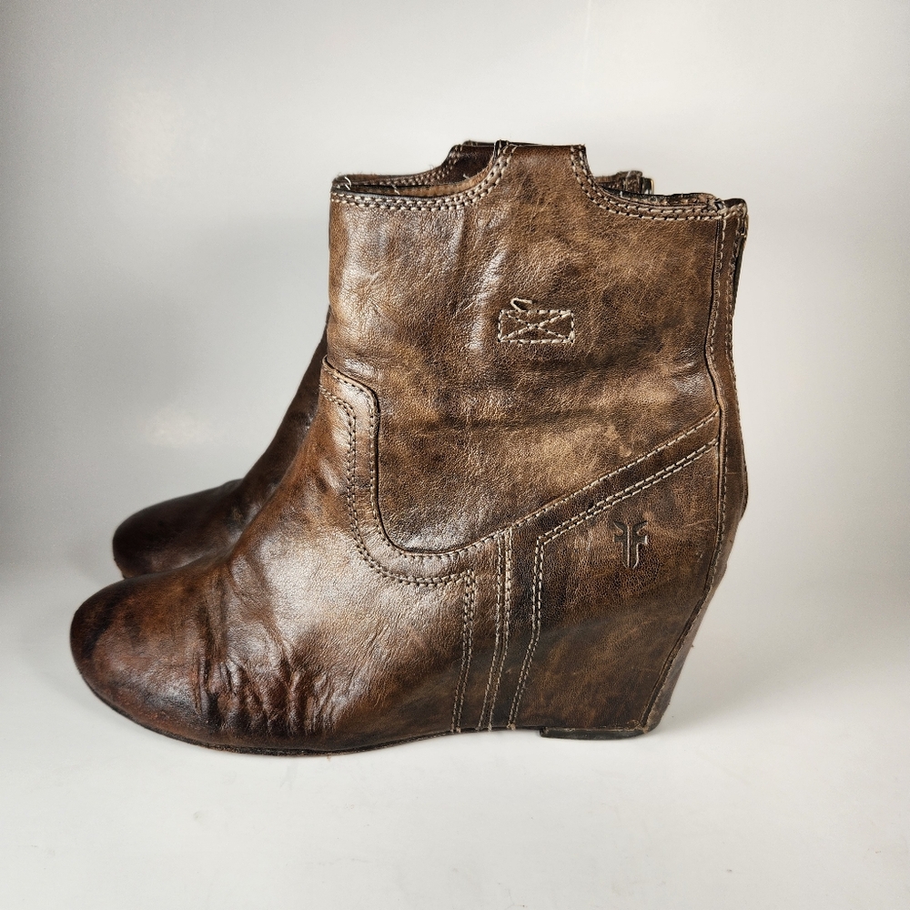 FRYE Women's Carson Wedge Bootie Size 7 Dark Taupe Leather Back Zipper Boho - Picture 5 of 13